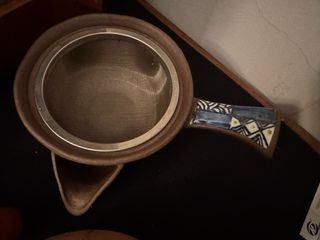 2 Teiere in cotto, l'altra è giapponese .