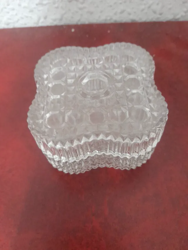 Cajita de cristal labrada