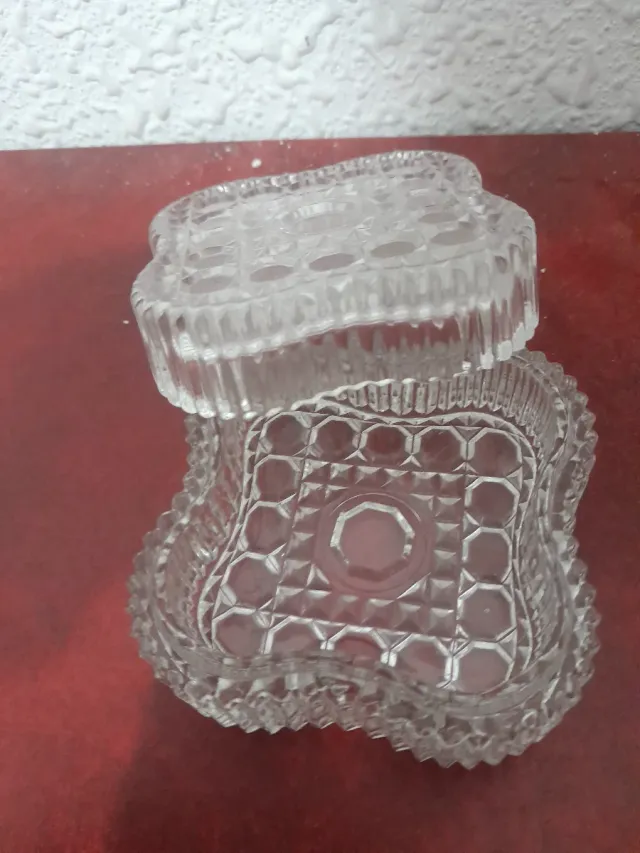 Cajita de cristal labrada