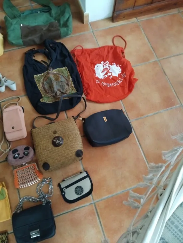 Lote de bolsos y monederos