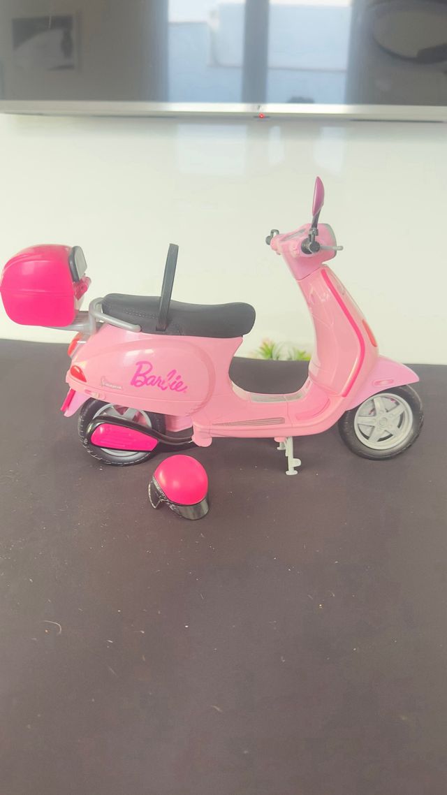 Moto rosa de Barbie