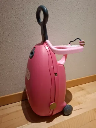 Trona, cuna, armario y trolley de juguete Smoby