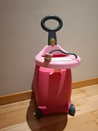 Trona, cuna, armario y trolley de juguete Smoby