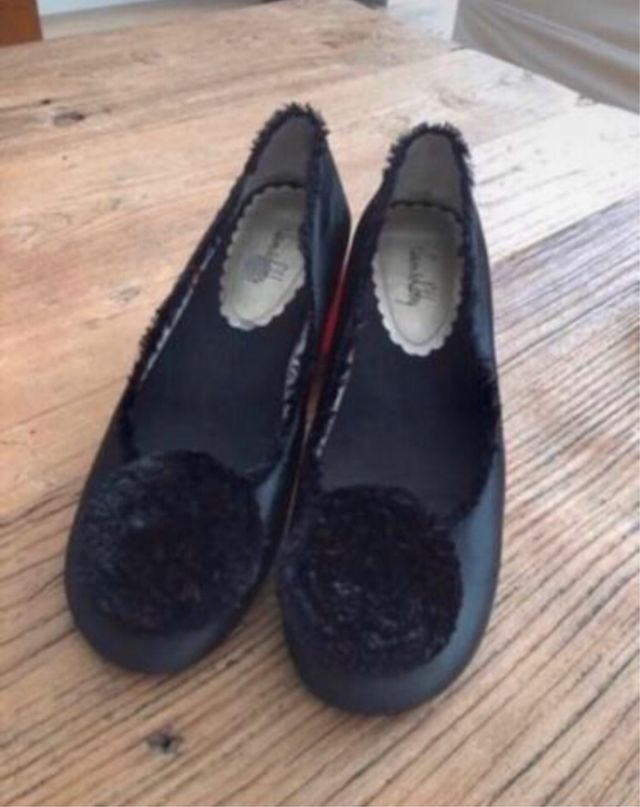 Sapatilhas pretas de cetim com pompom T.40