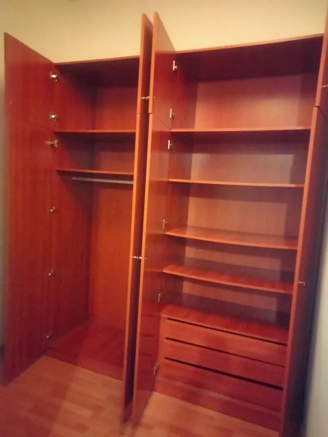 Armario ropero grande de madera