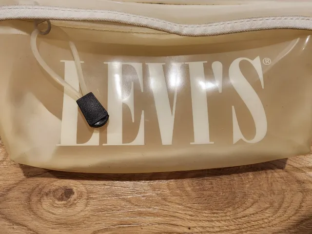 Riñonera Levi's Blanca semitransparente