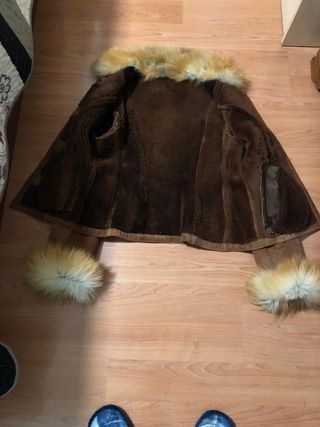 Chaqueta de piel con cuello y puños de pelo