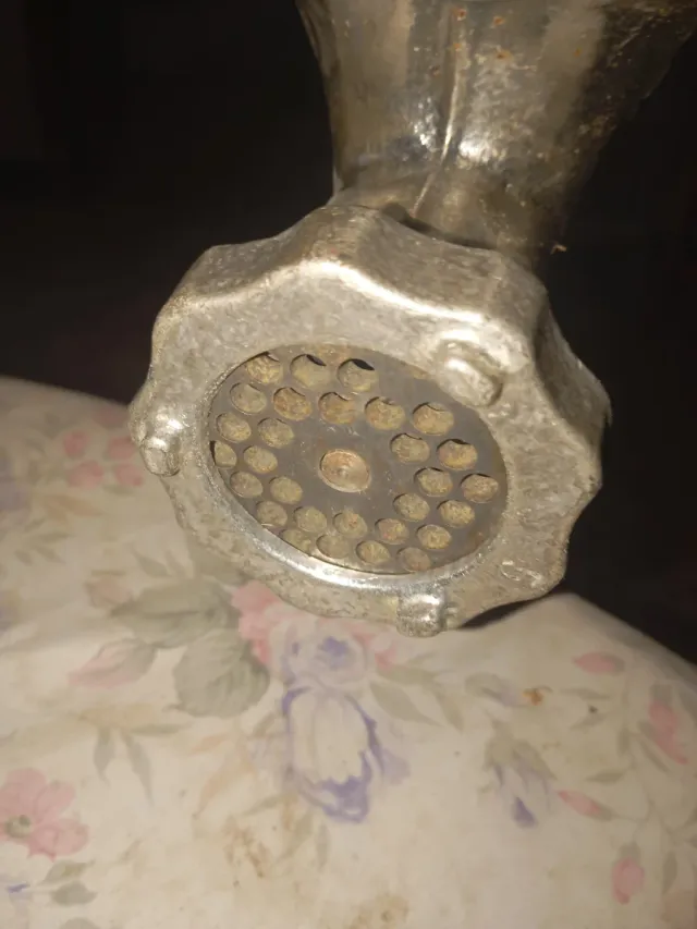 Picadora de carne antigua coleccionista