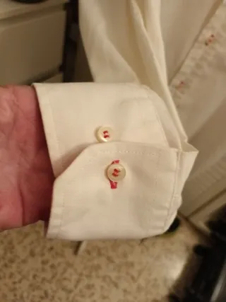 Camisa Caballero Blanca con Logo Rojo