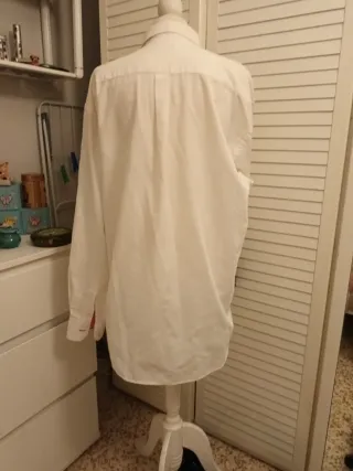 Camisa Caballero Blanca con Logo Rojo