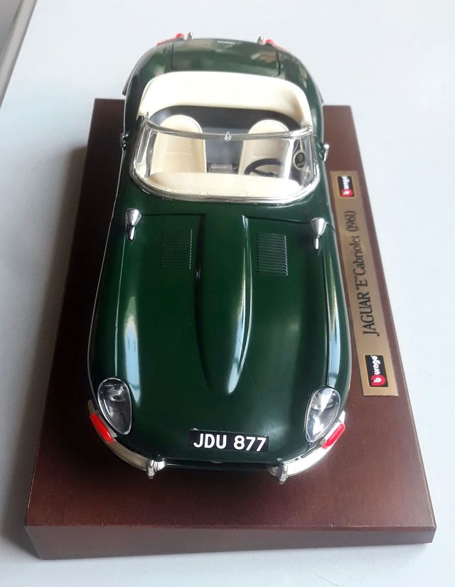 Burago Jaguar E Cabriolet 1:18