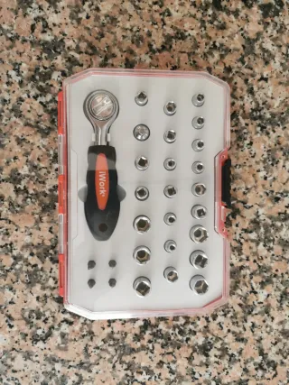 Caja de herramientas con carraca y puntas