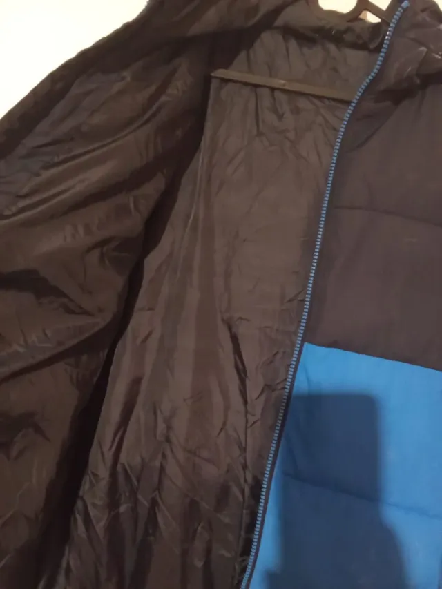 Anorak Icepeak azul y negro