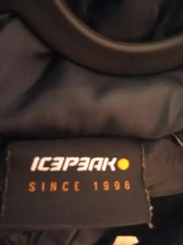 Anorak Icepeak azul y negro