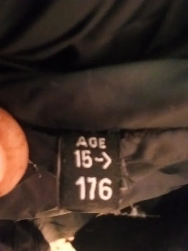 Anorak Icepeak azul y negro