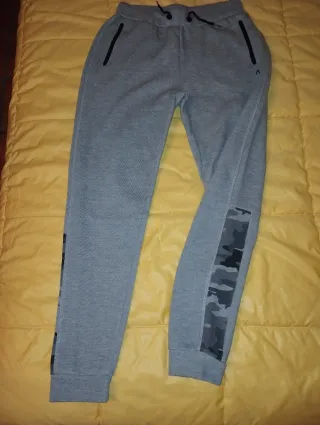 Chándal niño gris y negro con capucha