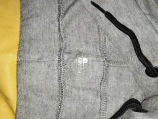 Chándal niño gris y negro con capucha