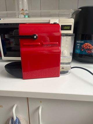 Cafetera Nespresso Roja