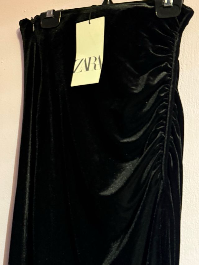 Falda Zara negra con drapeado