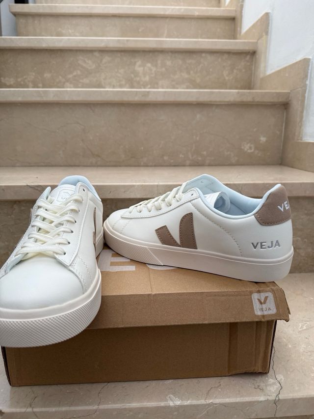 Zapatillas Veja Blancas y Beige