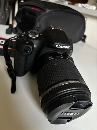 Cámara Canon EOS 2000D + 2 objetivos + Trípode