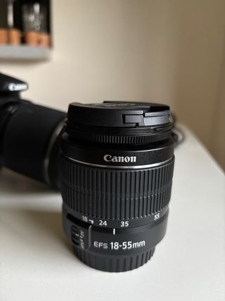 Cámara Canon EOS 2000D + 2 objetivos + Trípode