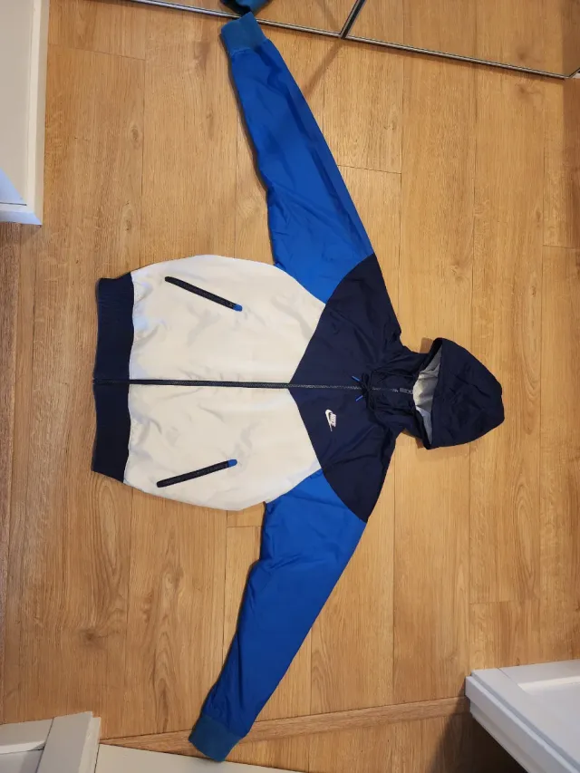 Chaqueta Cortavientos Nike Blanca y Azul