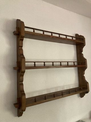 Estantería rústica de madera