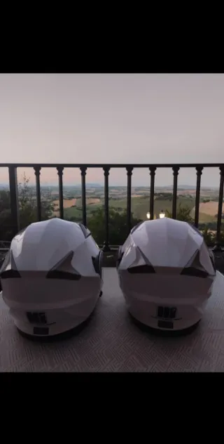 2 Caschi MotoCubo Bianchi Ottime Condizioni