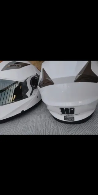 2 Caschi MotoCubo Bianchi Ottime Condizioni