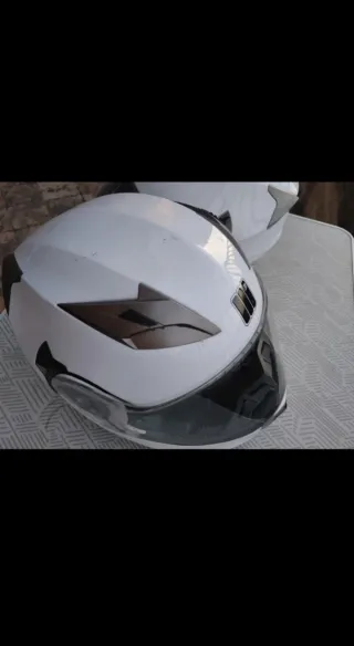 2 Caschi MotoCubo Bianchi Ottime Condizioni