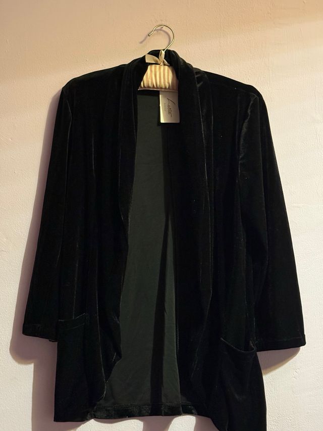 Blazer terciopelo negra.