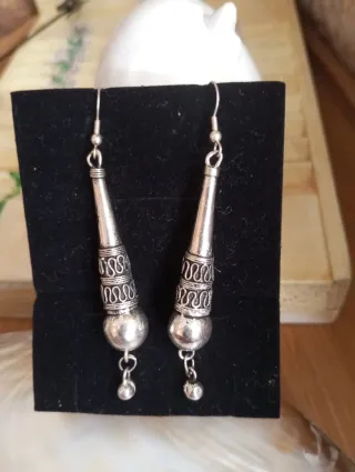 Pendientes largos plateados étnicos