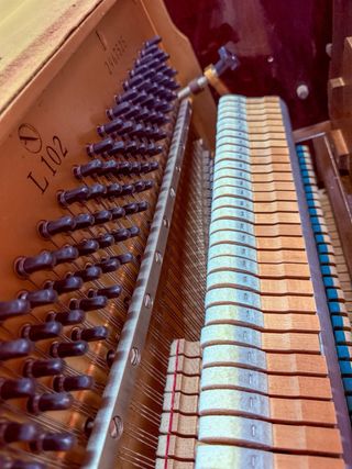 Piano Vertical Yamaha Caoba