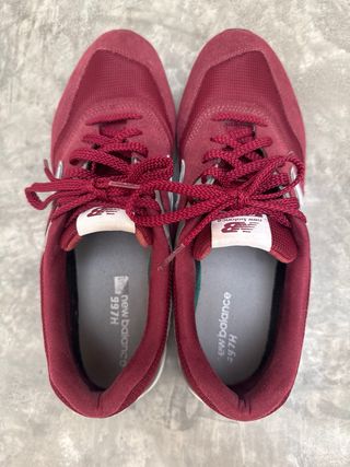 Tenis New Balance Rojo y Plata