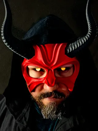 Set Máscara Demoníaca + Collar Pentagrama