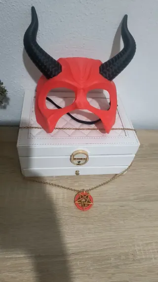 Set Máscara Demoníaca + Collar Pentagrama