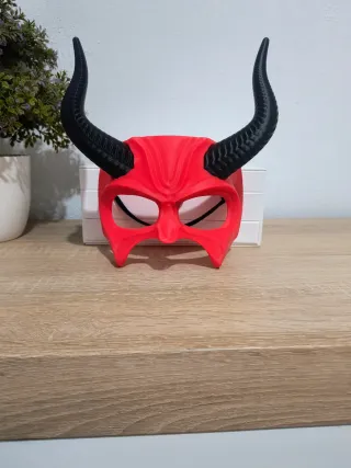 Set Máscara Demoníaca + Collar Pentagrama