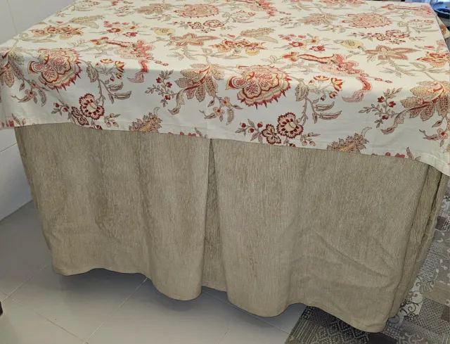 Tapete y enaguas con estampado floral