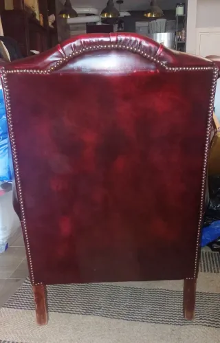 Butaca chesterfield piel vintage burdeos