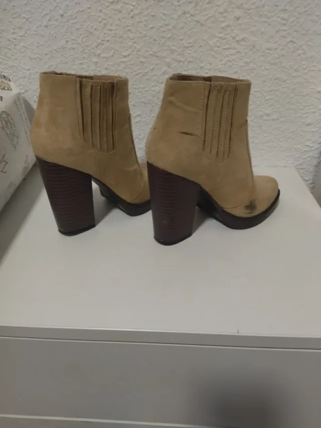 Botines beige tacón ancho