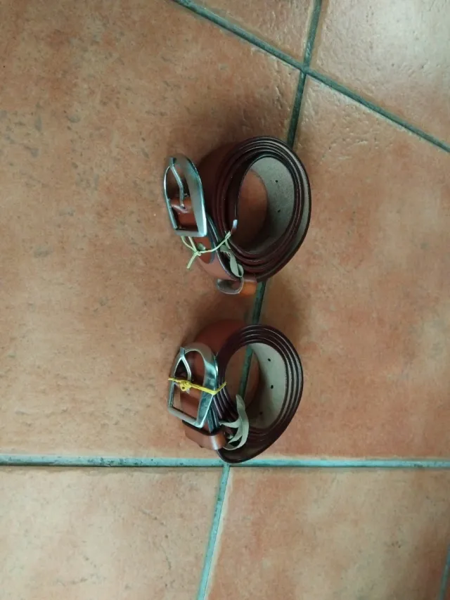 Cinturón de piel marrón para hombre