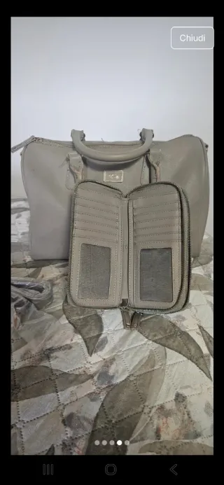 Borsa e portafoglio beige