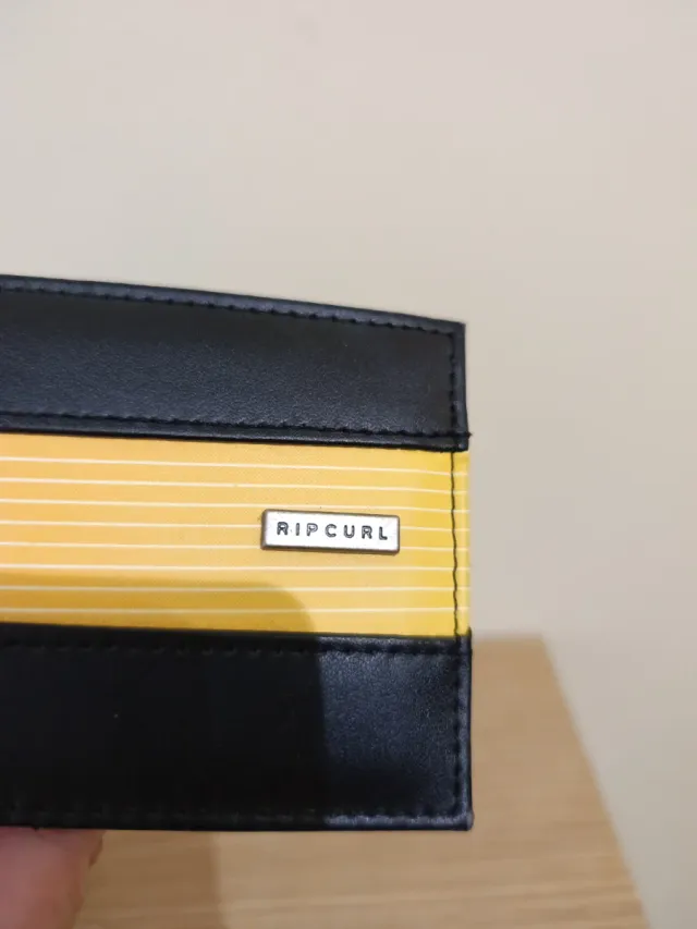 Cartera Rip Curl Negra y Amarilla