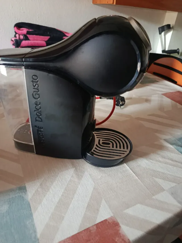 Cafetera Dolce Gusto Negra