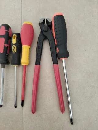 Set 7 destornilladores y 1 tenaza algunos nuevos