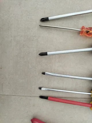 Set 7 destornilladores y 1 tenaza algunos nuevos