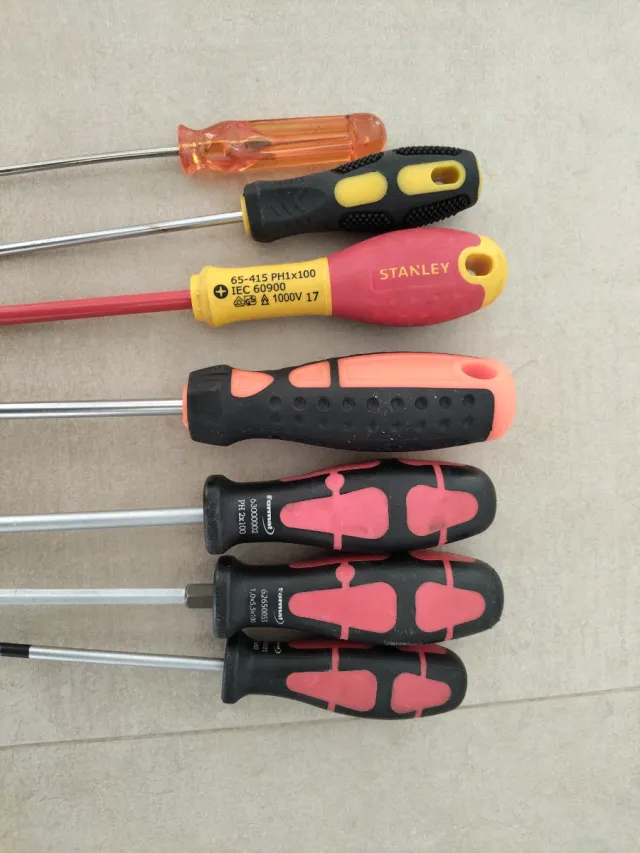 Set 7 destornilladores y 1 tenaza algunos nuevos