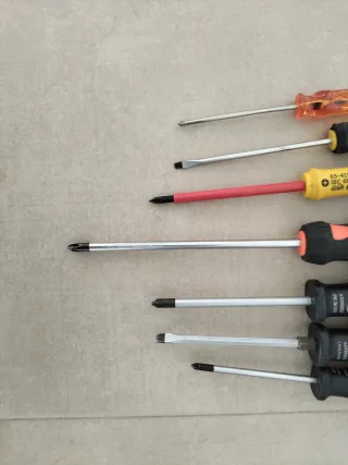 Set 7 destornilladores y 1 tenaza algunos nuevos