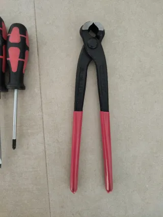 Set 7 destornilladores y 1 tenaza algunos nuevos